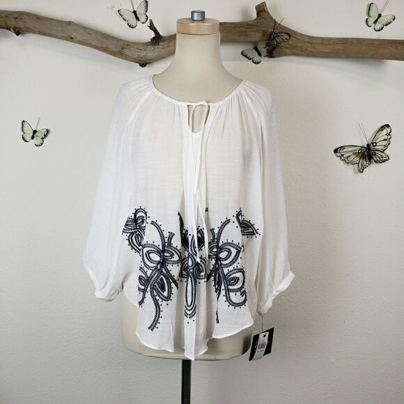 by roxy Tops - By Roxby white embroidered boho peasant blouse
